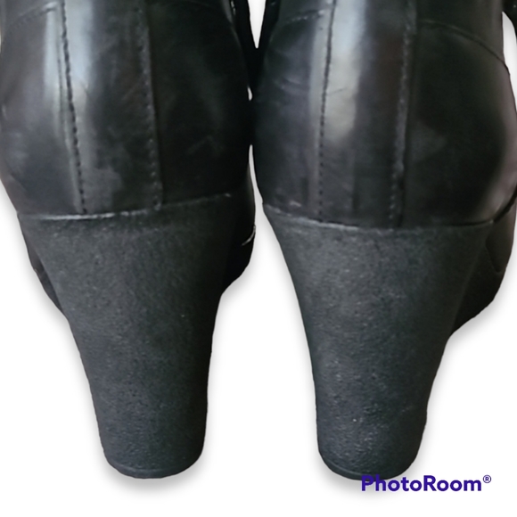 Ugg Black Leather Wedge Booties - Picture 5 of 9
